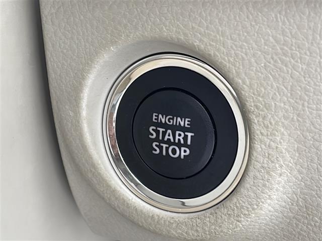 【　スマートキー＆プッシュスタート　】鍵を挿さずにポケットに入れたまま鍵の開閉、エンジンの始動まで行えます。