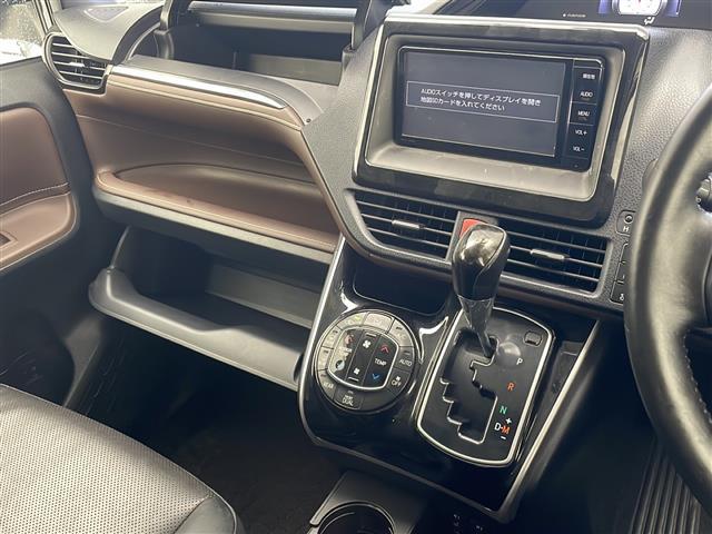 【　オートエアコン　】車内温度を感知して自動で温度調整をしてくれるのでいつでも快適な車内空間を創り上げます！