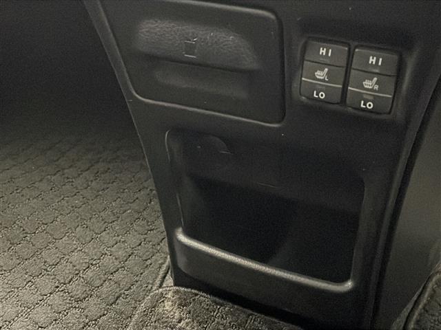 【　シートヒーター　】冬場のお供に。暖かいシートは女性には嬉しい機能ですね♪