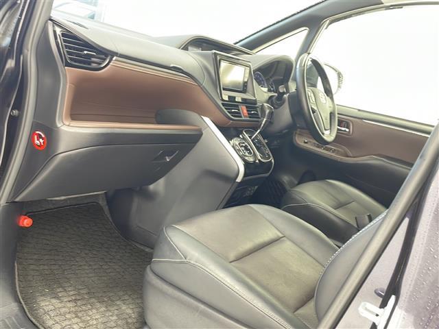 【　フロントシート　】使えるフロントシートで快適ドライブ♪