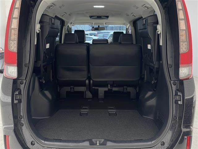 【ラゲッジスペース】リアシートを倒せばこの大容量！！ダンボールなどの大きい荷物も釣り具などの長尺物まで様々載せられそうです！！