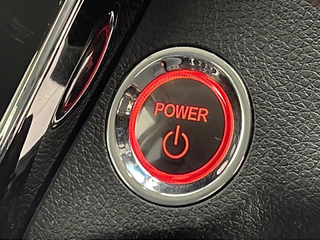 【　スマートキー＆プッシュスタート　】鍵を挿さずにポケットに入れたまま鍵の開閉、エンジンの始動まで行えます。