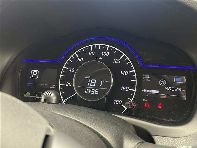 【　メーター　】メーターまわりも鮮やかに照らし出され、デザイン、安全性ともにバッチリですね。