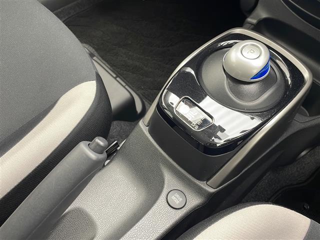 【　シフト　】シフトも操作しやすく快適なドライブを楽しんでいただけます。