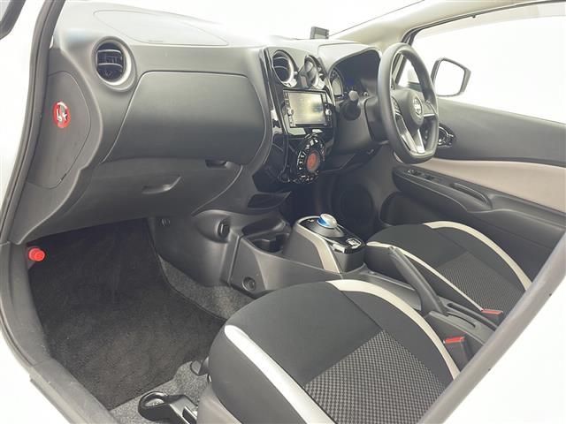 【　フロントシート　】使えるフロントシートで快適ドライブ。