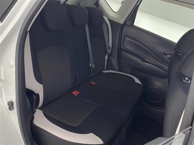 【　セカンドシート　】２列目も広々お乗りいただけます。