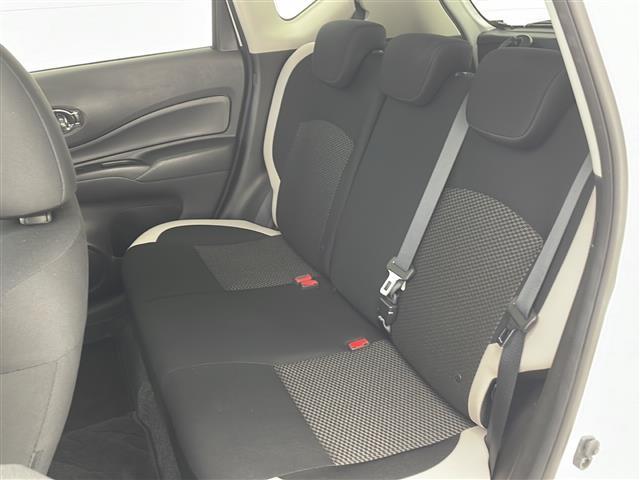 【　セカンドシート　】２列目も広々お乗りいただけます。