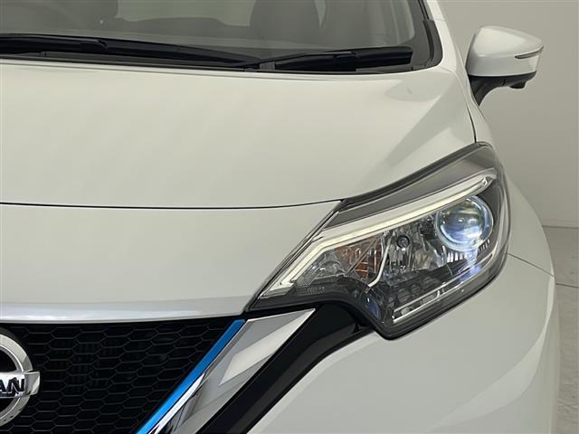 【　ＬＥＤヘッドライト　】悪天候や夜間の走行も視界良好で安心してお乗りいただけます。