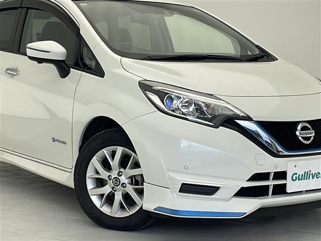 【　クリアランスソナー　】クリアランスソナーが装備されております。障害物を検知しドライバーに知らせてくれるので狭いスペースへの駐車時など、衝突回避にお役立てくださいませ。