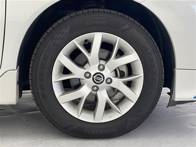 【純正アルミホイール】専用のアルミなので、お車のイメージにぴったり。社外のアルミやスタッドレスタイヤも取り扱いございます。ドレスアップもカスタマイズもお任せください。