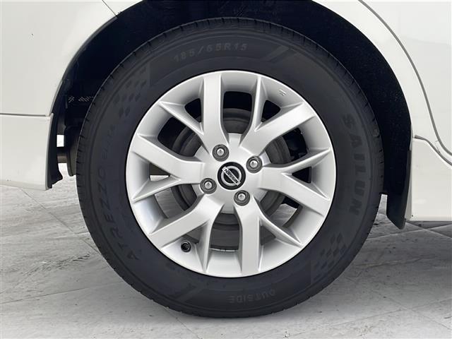 【純正アルミホイール】専用のアルミなので、お車のイメージにぴったり。社外のアルミやスタッドレスタイヤも取り扱いございます。ドレスアップもカスタマイズもお任せください。