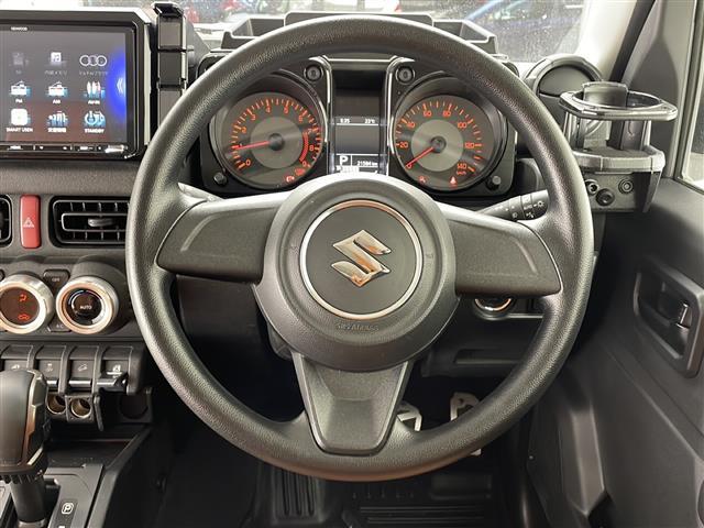 【ステアリング】軽い力で扱いやすいハンドルです。目立つ傷やスレなどなく綺麗な状態です！「プレミアム抗菌コートＧ」をいれていただくとさらに快適に！清潔なお車はお子様にも安心ですね！