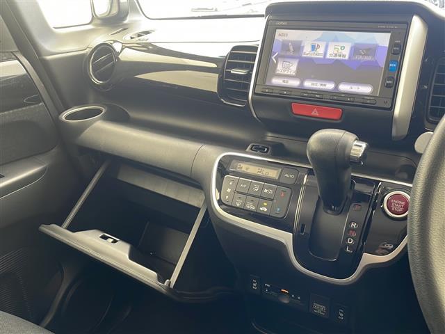 【　オートエアコン　】車内温度を感知して自動で温度調整をしてくれるのでいつでも快適な車内空間を創り上げます。