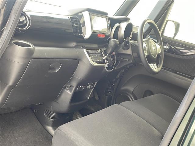 【　フロントシート　】使えるフロントシートで快適ドライブ。