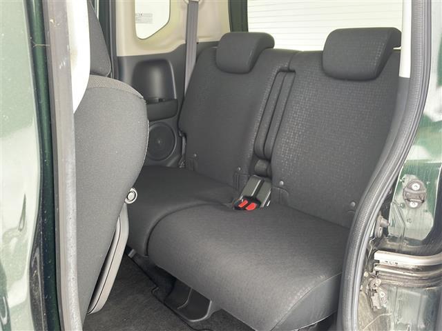 【　セカンドシート　】２列目も広々お乗りいただけます。