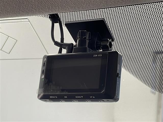 シエンタ Ｇ　禁煙車　アルパインナビ　フルセグＴＶ　ＤＶＤ　Ｂｌｕｅｔｏｏｔｈ　パノラミックビューモニター　トヨタセーフティセンス　ドラレコ　ＥＴＣ　フリップダウンモニター　両側パワースライドドア　ワンオーナー（7枚目）