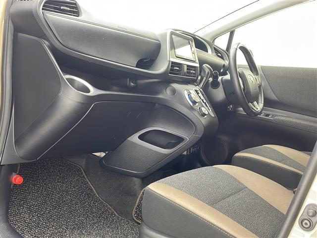 シエンタ Ｇ　禁煙車　アルパインナビ　フルセグＴＶ　ＤＶＤ　Ｂｌｕｅｔｏｏｔｈ　パノラミックビューモニター　トヨタセーフティセンス　ドラレコ　ＥＴＣ　フリップダウンモニター　両側パワースライドドア　ワンオーナー（19枚目）