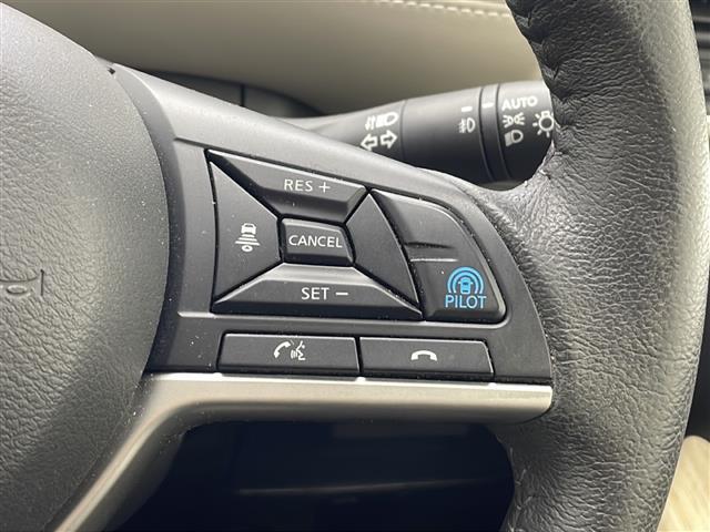 セレナ ｅ－パワー　ハイウェイスターＶ　純正１０インチナビ　フルセグＴＶ　ＤＶＤ　Ｂｌｕｅｔｏｏｔｈ　フリップダウンモニター　アラウンドビューモニター　ＥＴＣ　ドライブレコーダー　両側パワースライドドア　プロパイロット　クリアランスソナー（9枚目）