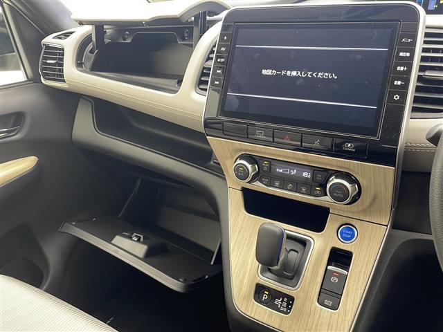 セレナ ｅ－パワー　ハイウェイスターＶ　純正１０インチナビ　フルセグＴＶ　ＤＶＤ　Ｂｌｕｅｔｏｏｔｈ　フリップダウンモニター　アラウンドビューモニター　ＥＴＣ　ドライブレコーダー　両側パワースライドドア　プロパイロット　クリアランスソナー（12枚目）