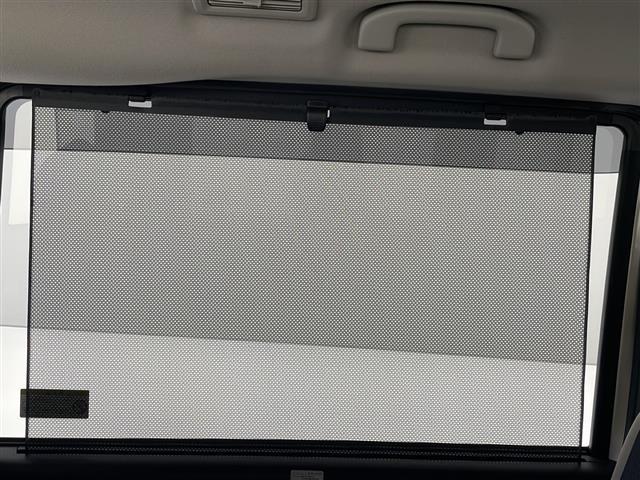 セレナ ｅ－パワー　ハイウェイスターＶ　純正１０インチナビ　フルセグＴＶ　ＤＶＤ　Ｂｌｕｅｔｏｏｔｈ　フリップダウンモニター　アラウンドビューモニター　ＥＴＣ　ドライブレコーダー　両側パワースライドドア　プロパイロット　クリアランスソナー（14枚目）