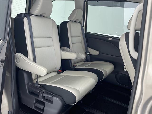 セレナ ｅ－パワー　ハイウェイスターＶ　純正１０インチナビ　フルセグＴＶ　ＤＶＤ　Ｂｌｕｅｔｏｏｔｈ　フリップダウンモニター　アラウンドビューモニター　ＥＴＣ　ドライブレコーダー　両側パワースライドドア　プロパイロット　クリアランスソナー（20枚目）