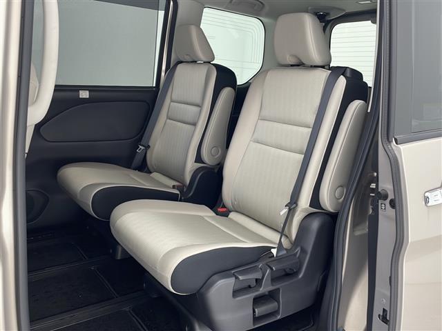 セレナ ｅ－パワー　ハイウェイスターＶ　純正１０インチナビ　フルセグＴＶ　ＤＶＤ　Ｂｌｕｅｔｏｏｔｈ　フリップダウンモニター　アラウンドビューモニター　ＥＴＣ　ドライブレコーダー　両側パワースライドドア　プロパイロット　クリアランスソナー（21枚目）