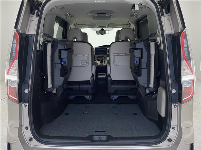 セレナ ｅ－パワー　ハイウェイスターＶ　純正１０インチナビ　フルセグＴＶ　ＤＶＤ　Ｂｌｕｅｔｏｏｔｈ　フリップダウンモニター　アラウンドビューモニター　ＥＴＣ　ドライブレコーダー　両側パワースライドドア　プロパイロット　クリアランスソナー（24枚目）