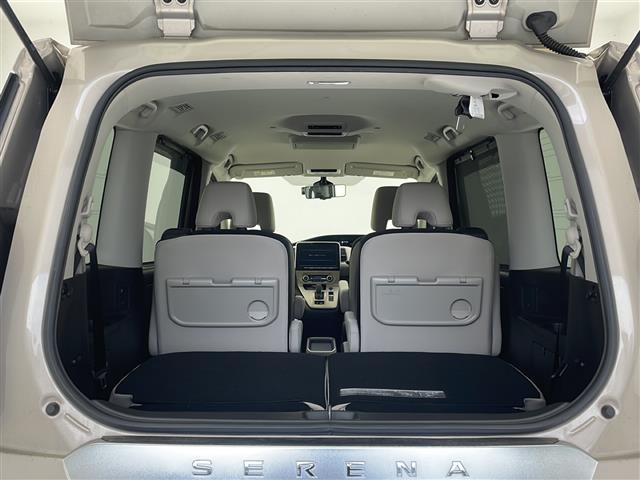 セレナ ｅ－パワー　ハイウェイスターＶ　純正１０インチナビ　フルセグＴＶ　ＤＶＤ　Ｂｌｕｅｔｏｏｔｈ　フリップダウンモニター　アラウンドビューモニター　ＥＴＣ　ドライブレコーダー　両側パワースライドドア　プロパイロット　クリアランスソナー（25枚目）