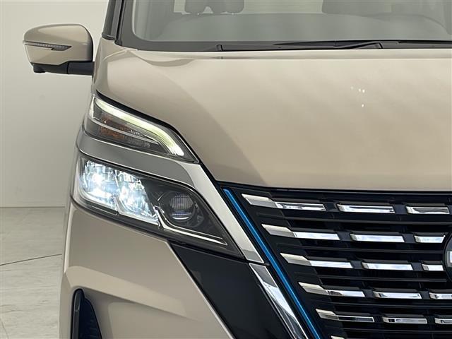 セレナ ｅ－パワー　ハイウェイスターＶ　純正１０インチナビ　フルセグＴＶ　ＤＶＤ　Ｂｌｕｅｔｏｏｔｈ　フリップダウンモニター　アラウンドビューモニター　ＥＴＣ　ドライブレコーダー　両側パワースライドドア　プロパイロット　クリアランスソナー（27枚目）