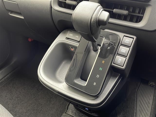 シエンタ ハイブリッドＧ　純正８型ディスプレイオーディオ　Ｂｌｕｅｔｏｏｔｈ　アラウンドビューモニター　両側パワースライドドア　ＬＥＤヘッドライト　アダプティブクルーズコントロール　プッシュスタート　スマートキー　スペアキー（14枚目）