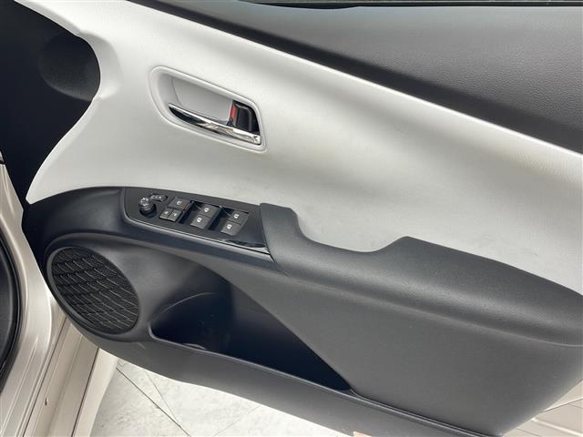 プリウス Ａ　禁煙車　純正９型ナビ　ＤＶＤ　Ｂｌｕｅｔｏｏｔｈ　フルセグＴＶ　トヨタセーフティセンス　前後ドラレコ　ブラインドスポットモニター　ヘッドアップディスプレイ　社外アルミホイール　オートハイビーム　ＥＴＣ（11枚目）