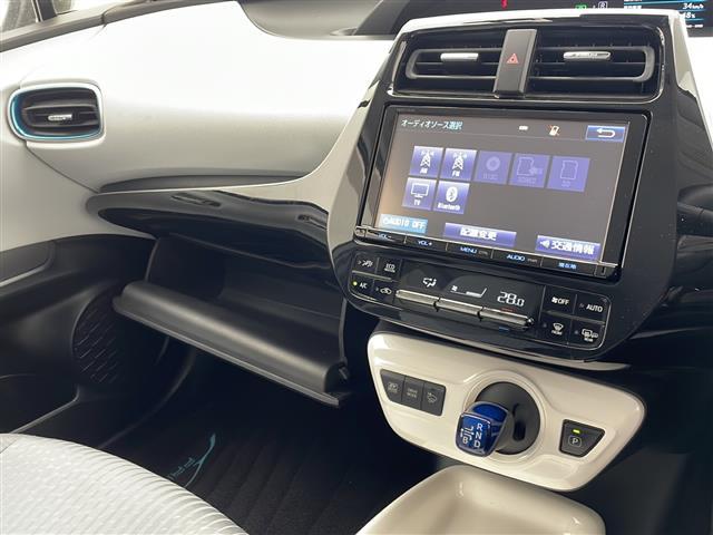 プリウス Ａ　禁煙車　純正９型ナビ　ＤＶＤ　Ｂｌｕｅｔｏｏｔｈ　フルセグＴＶ　トヨタセーフティセンス　前後ドラレコ　ブラインドスポットモニター　ヘッドアップディスプレイ　社外アルミホイール　オートハイビーム　ＥＴＣ（14枚目）