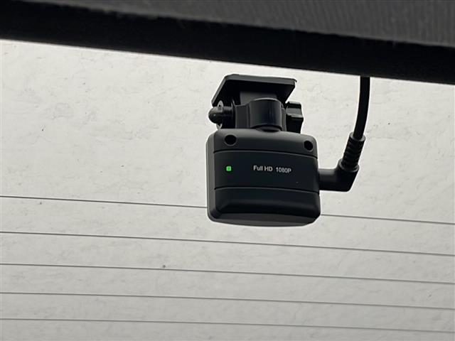 プリウス Ａ　禁煙車　純正９型ナビ　ＤＶＤ　Ｂｌｕｅｔｏｏｔｈ　フルセグＴＶ　トヨタセーフティセンス　前後ドラレコ　ブラインドスポットモニター　ヘッドアップディスプレイ　社外アルミホイール　オートハイビーム　ＥＴＣ（16枚目）