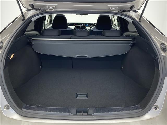 プリウス Ａ　禁煙車　純正９型ナビ　ＤＶＤ　Ｂｌｕｅｔｏｏｔｈ　フルセグＴＶ　トヨタセーフティセンス　前後ドラレコ　ブラインドスポットモニター　ヘッドアップディスプレイ　社外アルミホイール　オートハイビーム　ＥＴＣ（24枚目）