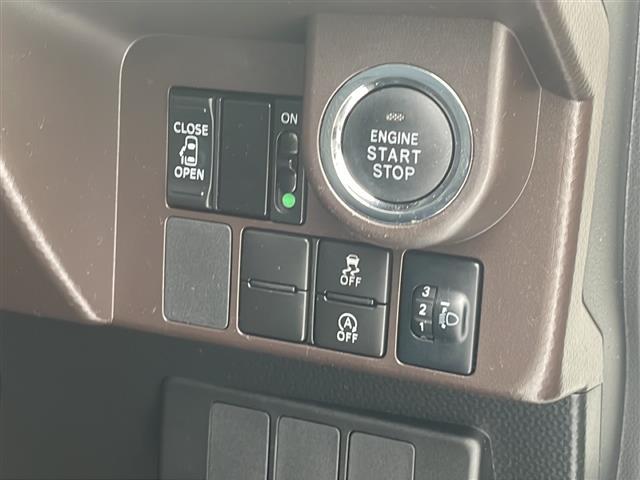 【　スマートキー・プッシュスタート　】鍵を挿さずにポケットに入れたまま鍵の開閉、エンジンの始動まで行えます。