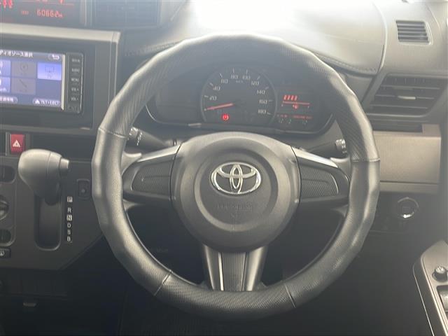 【　横滑り防止装置　】急なハンドル操作時や滑りやすい路面を走行中に車両の横滑りを感知すると、自動的に車両の進行方向を保つように車両を制御します。』