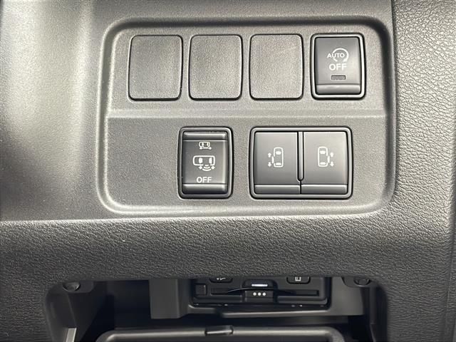 【　両側パワースライドドア　】小さなお子様でもボタンひとつで楽々乗り降り出来ます♪駐車場で両手に荷物を抱えている時もボタンひとつで自動で開いてくれますので、ご家族でのお買い物にとっても便利な装備です♪