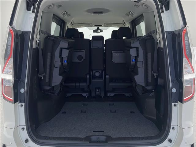 【　ラゲッジスペース　】リアシートを倒せばこの大容量！！ダンボールなどの大きい荷物も釣り具などの長尺物まで様々載せられそうです！！