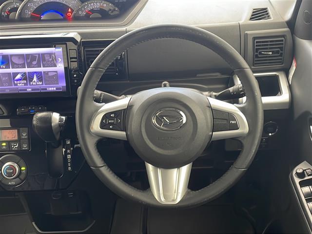 【ステアリング】軽い力で扱いやすいハンドルです。目立つ傷やスレなどなく綺麗な状態です！除菌プランいれていただくとさらに快適に！清潔なお車はお子様にも安心ですね！