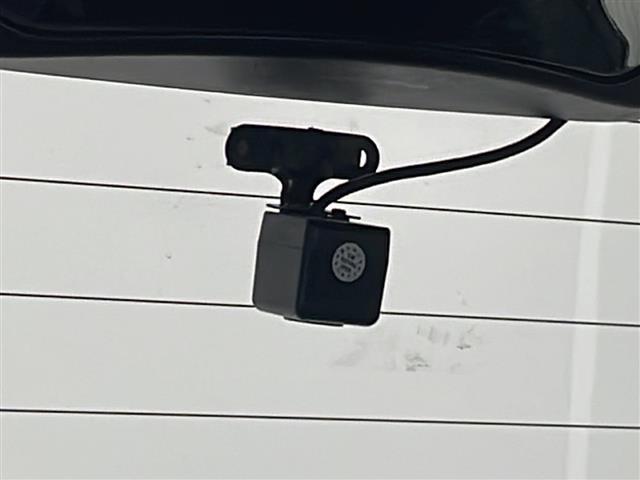 【ドライブレコーダー】映像・音声などの運転中の記録を残します。事故などを起こした起こされた時の証拠になりえますので、もしも時でも安心ですね。