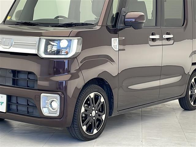 【電動格納ミラー】運転席のスイッチで、ドアミラーの開閉や角度の調整ができます。