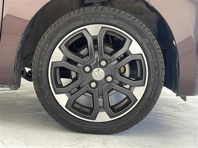 【純正アルミホイール】純正の専用アルミホイールが足元を飾ります！ＩＤＯＭでは、社外アルミホイールや、スタッドレスタイヤも取扱いしております。ぜひご相談ください。