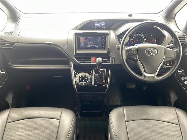 ヴォクシー ＺＳ　煌ＩＩＩ　禁煙車　社外ナビ　ＣＤ　ＤＶＤ　Ｂｌｕｅｔｏｏｔｈ　フルセグＴＶ　トヨタセーフティセンス　両側パワースライドドア　フリップダウンモニター　クルーズコントロール　シートカバー　ＥＴＣ　ＬＥＤヘッドライト（2枚目）
