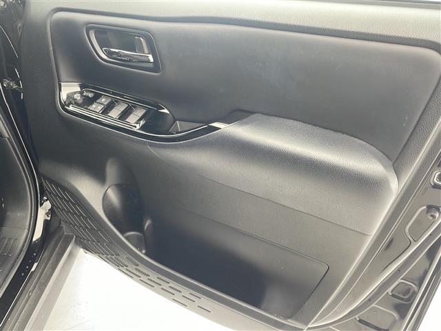 ヴォクシー ＺＳ　煌ＩＩＩ　禁煙車　社外ナビ　ＣＤ　ＤＶＤ　Ｂｌｕｅｔｏｏｔｈ　フルセグＴＶ　トヨタセーフティセンス　両側パワースライドドア　フリップダウンモニター　クルーズコントロール　シートカバー　ＥＴＣ　ＬＥＤヘッドライト（13枚目）