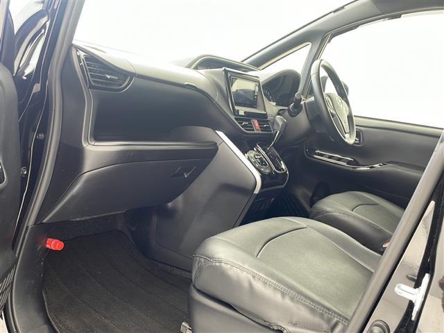 ヴォクシー ＺＳ　煌ＩＩＩ　禁煙車　社外ナビ　ＣＤ　ＤＶＤ　Ｂｌｕｅｔｏｏｔｈ　フルセグＴＶ　トヨタセーフティセンス　両側パワースライドドア　フリップダウンモニター　クルーズコントロール　シートカバー　ＥＴＣ　ＬＥＤヘッドライト（18枚目）