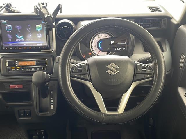 【ステアリング】軽い力で扱いやすいハンドルです。目立つ傷やスレなどなく綺麗な状態です！「プレミアム抗菌コートＧ」をいれていただくとさらに快適に！清潔なお車はお子様にも安心ですね！