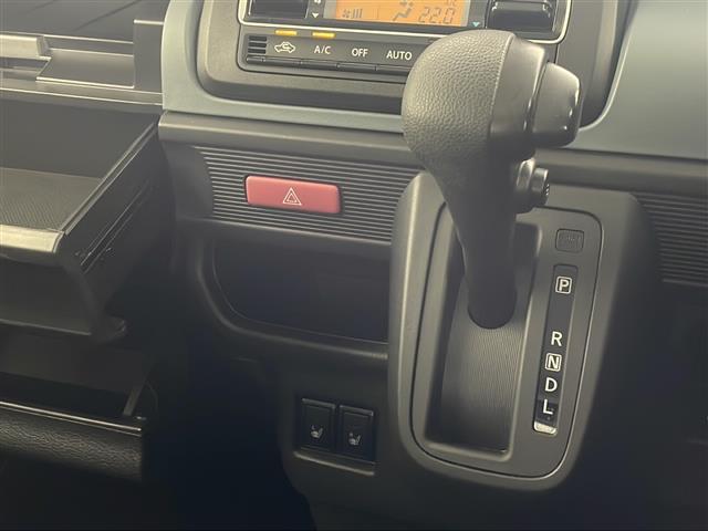 【シフトレバー】シフトの操作がしやすく快適なドライブを楽しんでいただけます！