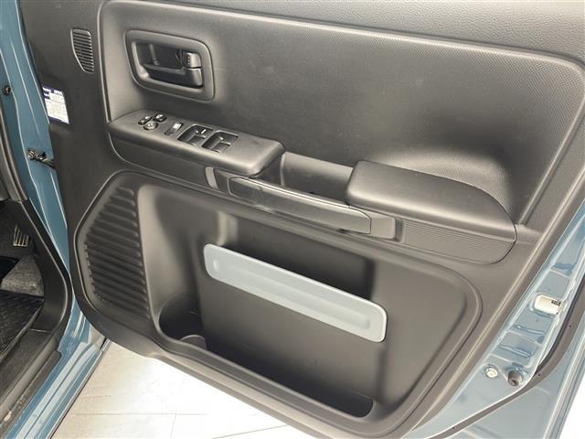 【パワーウインドウ】運転席のスイッチで、各席の窓ガラスの開閉ができます！あると便利ですよね！