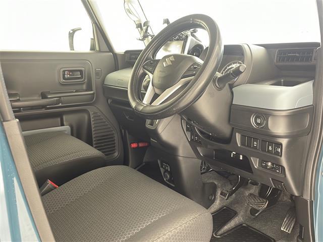 【運転席】座り心地が良いシートなので長時間の運転でも快適にお過ごしいただけます。新品のフロアマットのご注文も可能です。掲載箇所以外にご希望の写真がございましたらお気軽にお問い合わせ下さい。