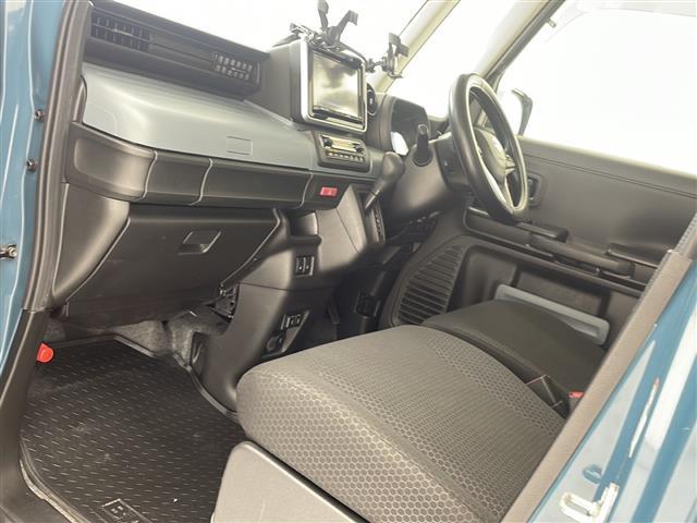 【助手席】きれいな助手席なので家族や友だちに乗ってもらっても安心です！